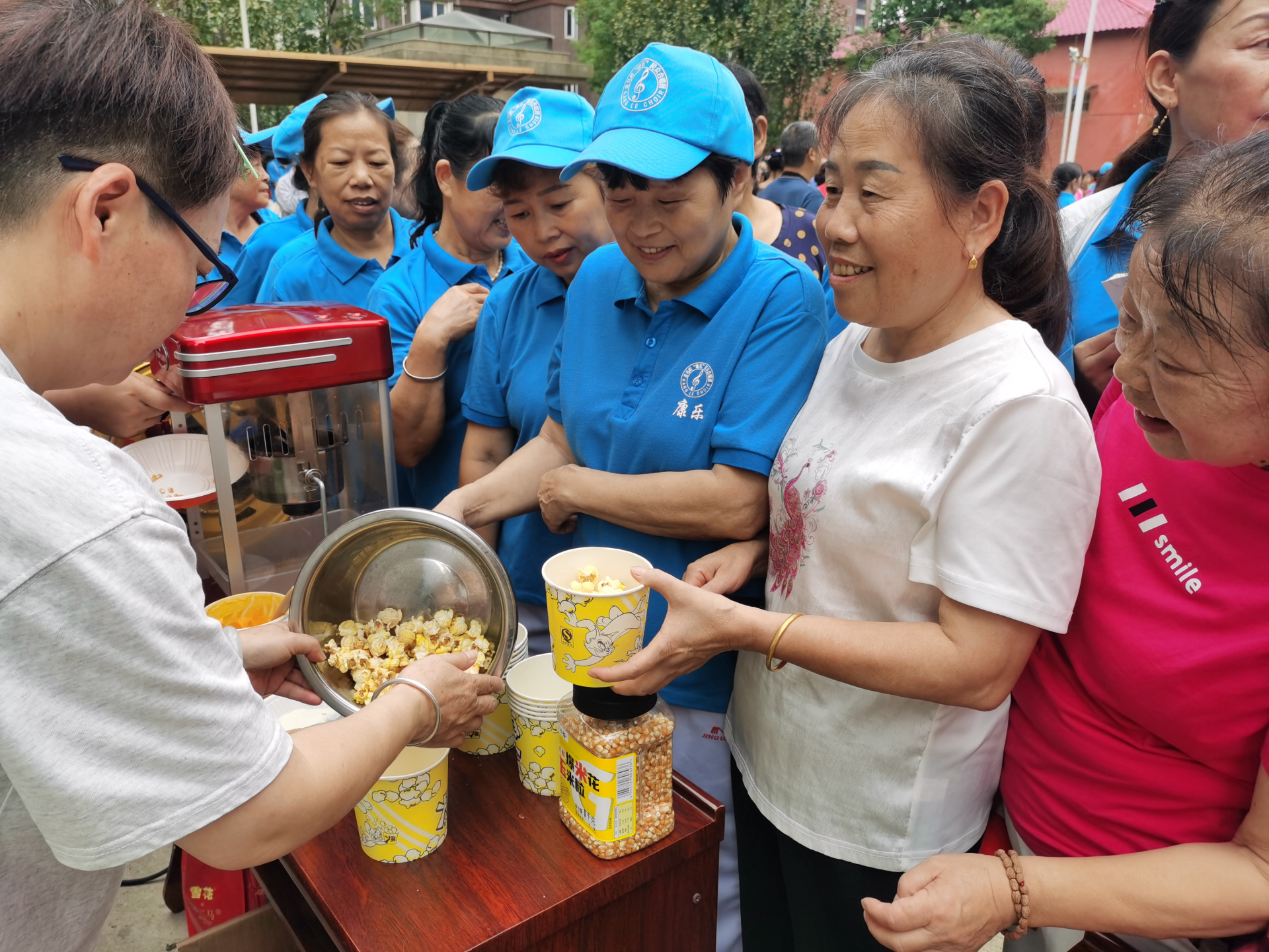 东西湖区走马岭街:佳节情谊暖 共话美好传文明
