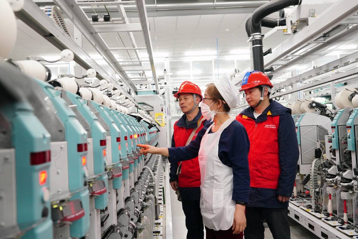 国网湖北电力员工走访企业.JPG 国网湖北电力员工走访企业.JPG