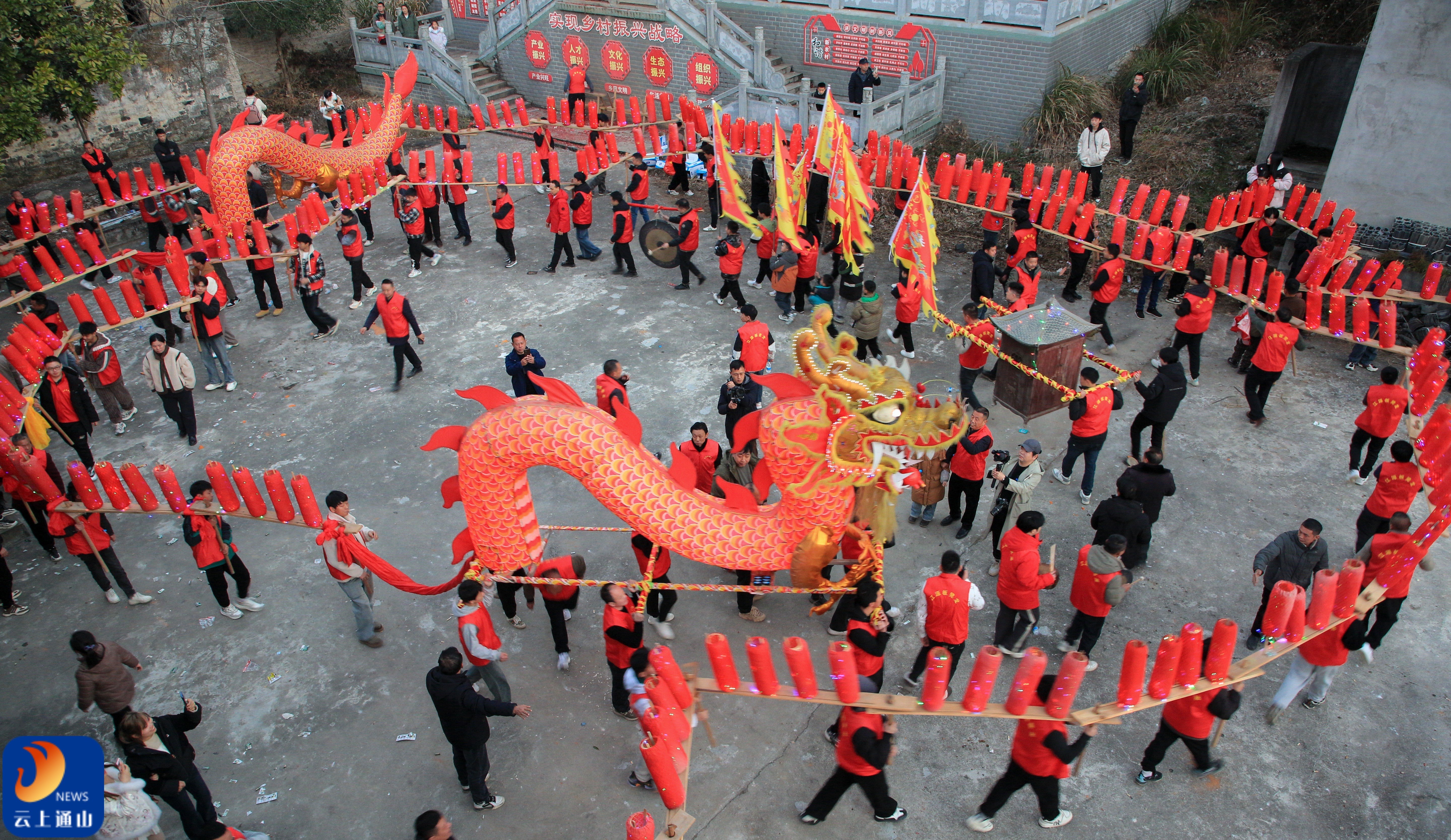 【新春走基层㉚】板凳龙"舞"动江源
