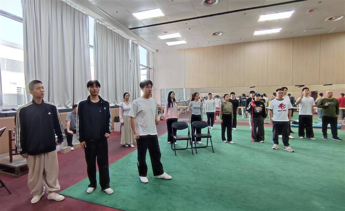 《大别山人》排练现场
