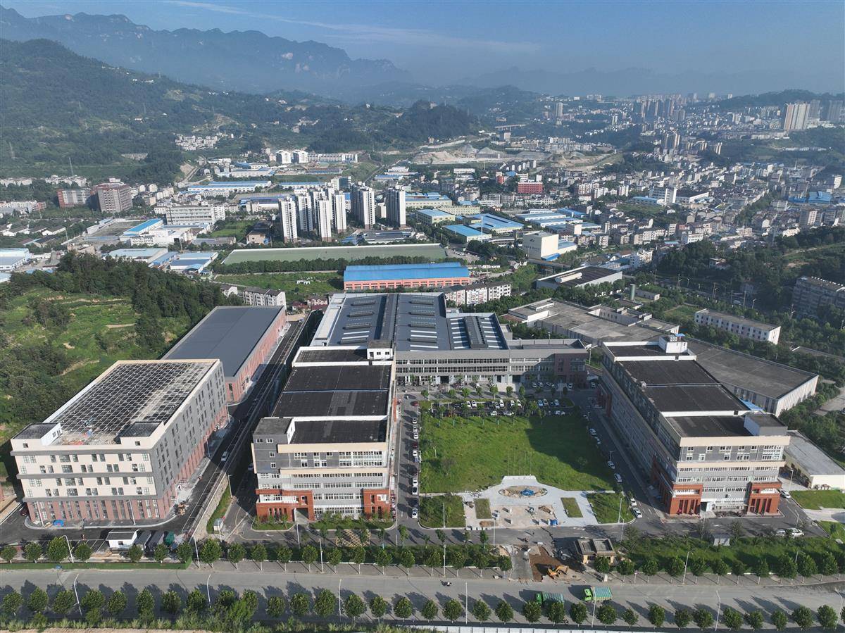 武汉市援建的秭归县创业孵化培训基地.jpg