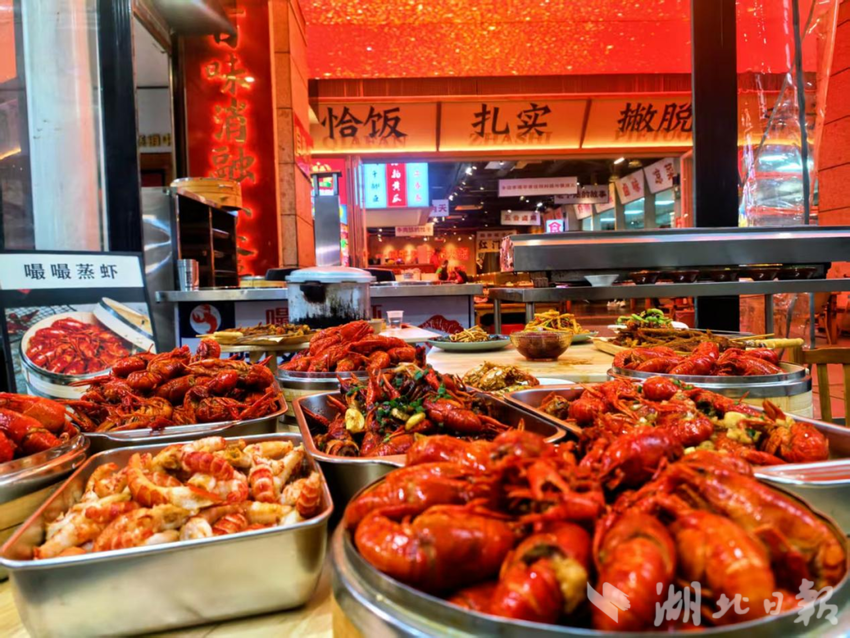 港味食光】嘬嘬龙虾集市:又到一年吃虾季,你的DNA动了吗? - 湖北日报新闻客户端