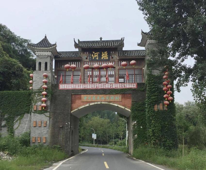 谷城婚纱摄影：捕捉美丽瞬间的艺术之旅