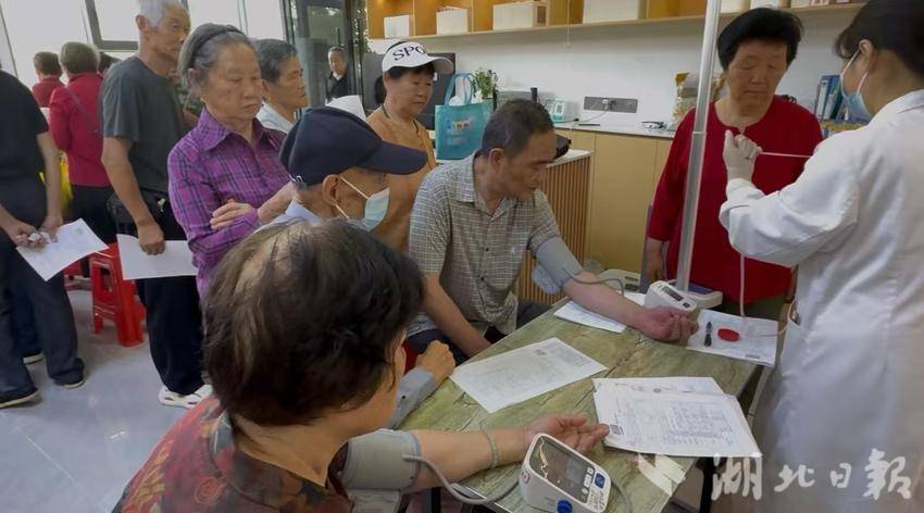 包含佑安医院医院排队代办挂号老人体检全程引导，轻松完成各项检查的词条