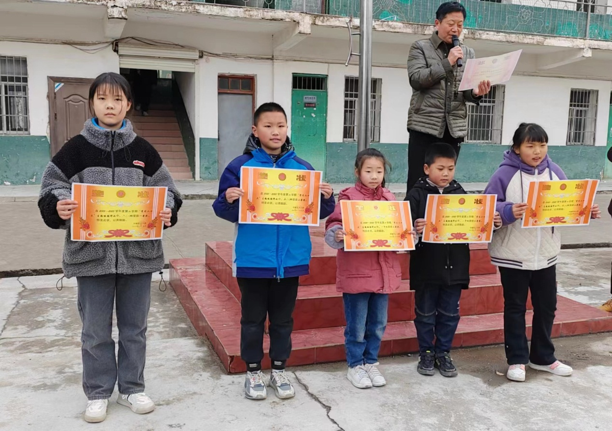 湖北宜城郑集镇楚才小学开展学习宣传二十大争做新时代美少年主题板报