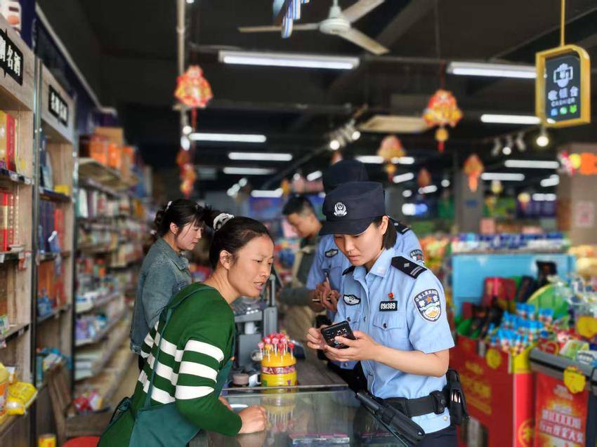 通城沙堆派出所所长杜蘅： 90后女警绽芳华 初心不改护民安 - 湖北日报新闻客户端