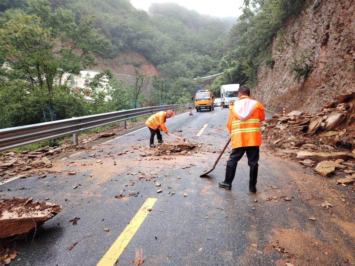 强降雨突袭襄阳组建10支公路应急队全力保畅通- 湖北日报新闻客户端