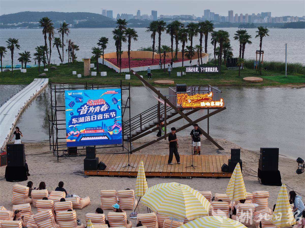 东湖之心毕业歌会 (2).JPG
