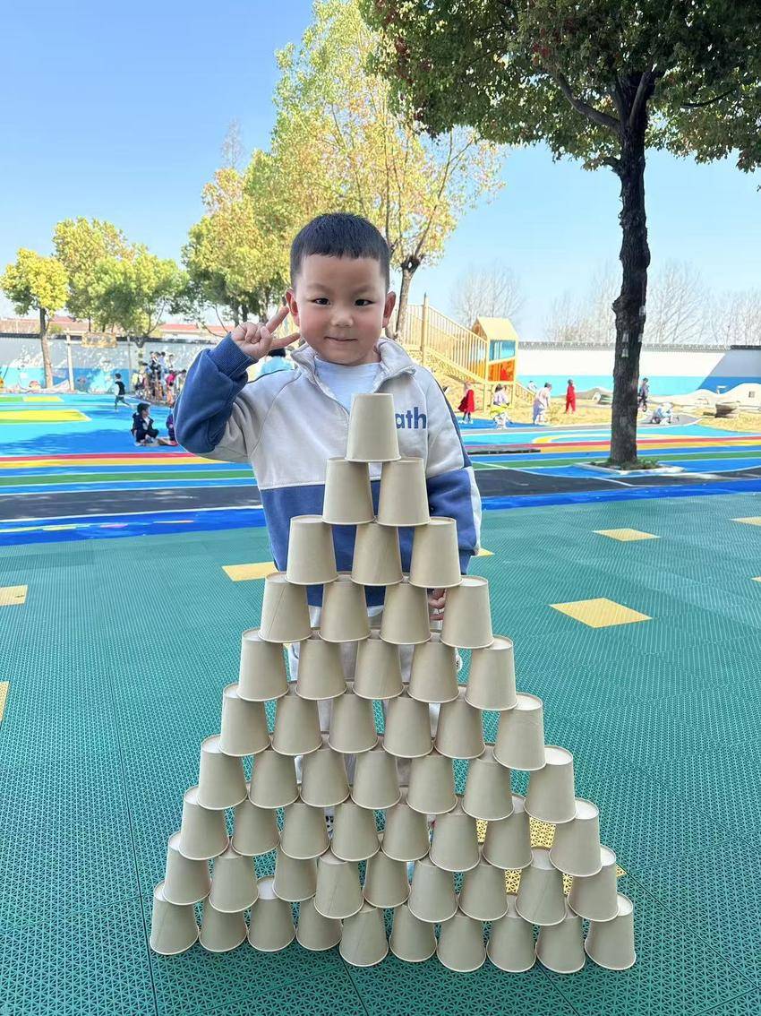 创意无限 "杯"出精彩 谷城县冷集镇中心幼儿园开展纸杯搭建活动