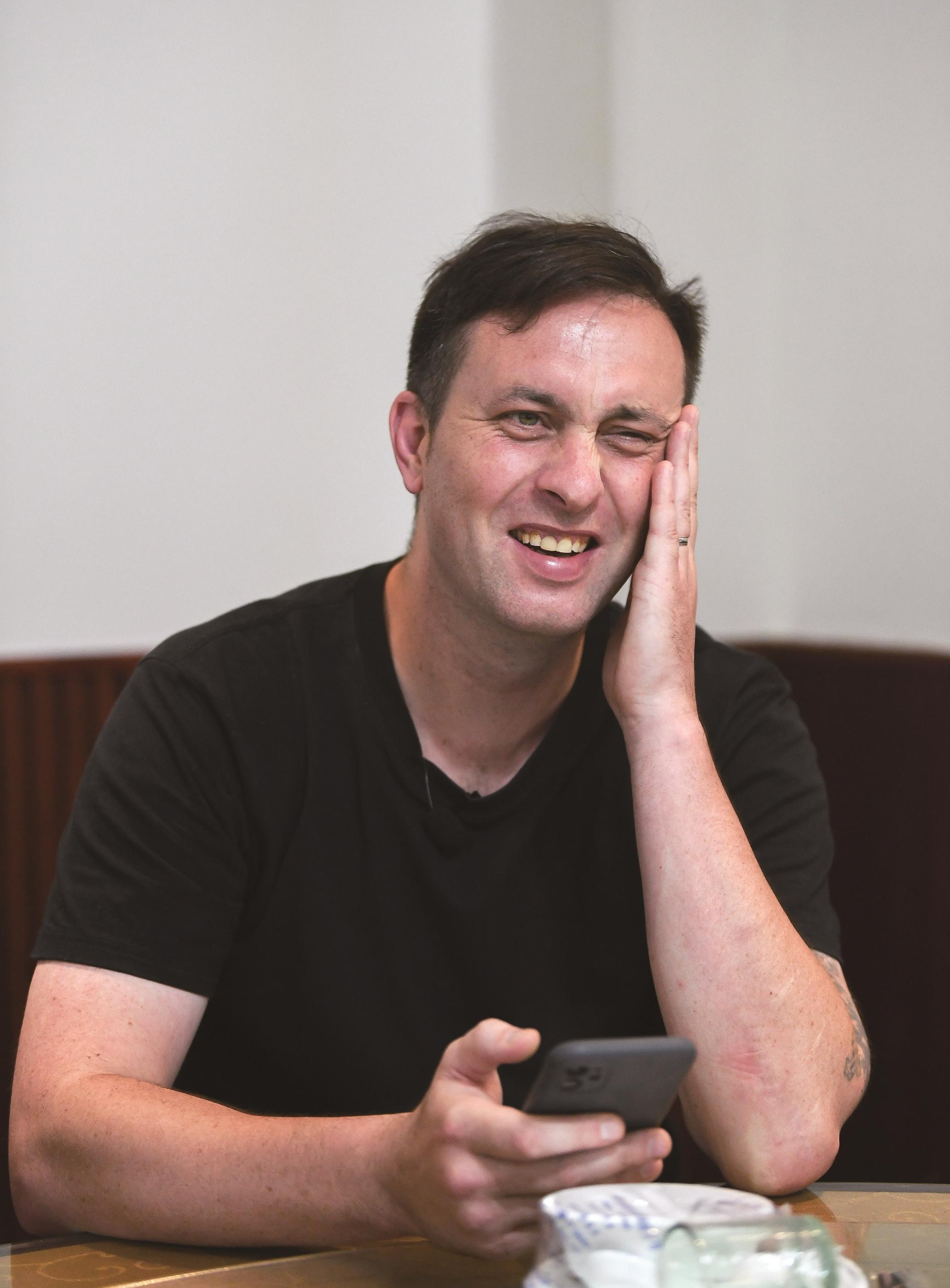 在武汉当美食博主英国帅哥走红网络