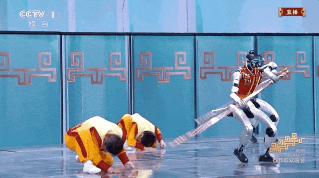 春晚同款“武BOT”空降黄陂木兰草原！ - 湖北日报新闻客户端