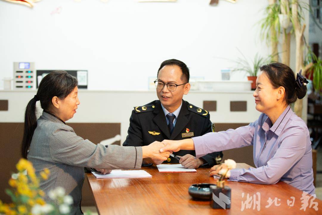 肖本灯 蕲春县市场监督管理局 消费纠纷调解促和谐（专业）.jpg