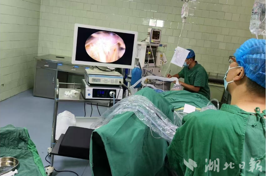 龙坪中心卫生院成功开展 83 岁患者经尿道前列腺汽化电切术