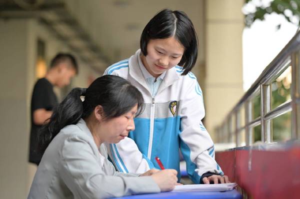 襄阳三中环廊辅导拉近师生距离提高学习效率