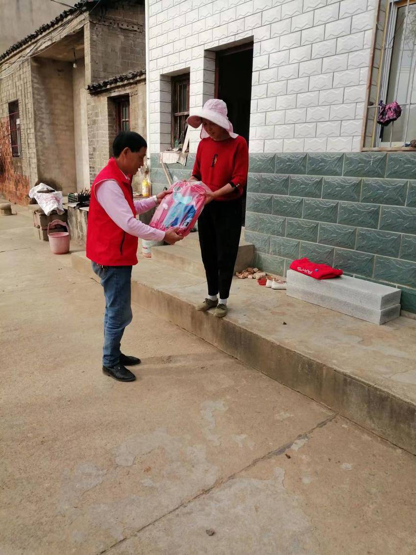 红安县觅儿寺镇妇联庆"六一"关爱留守儿童 传递温暖力量