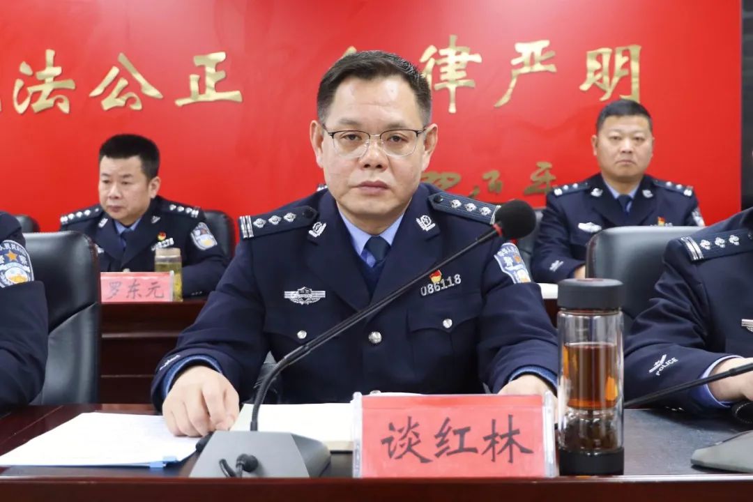 2月25日上午,孝昌县公安工作会议召开,副县长,公安局长赵冰出席会议并