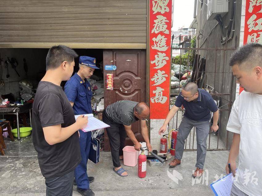 竹溪县水坪镇开展“查隐患、严整改、保安全”排查整治专项行动检查.docx
