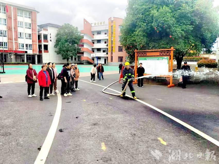 恩施市逸夫小学:强化安防工作,创建平安校园