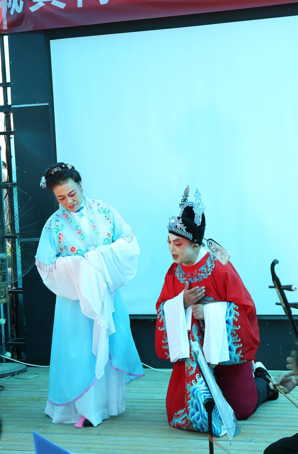 乔恒山演出情景 微信图片_20250728080031.jpg