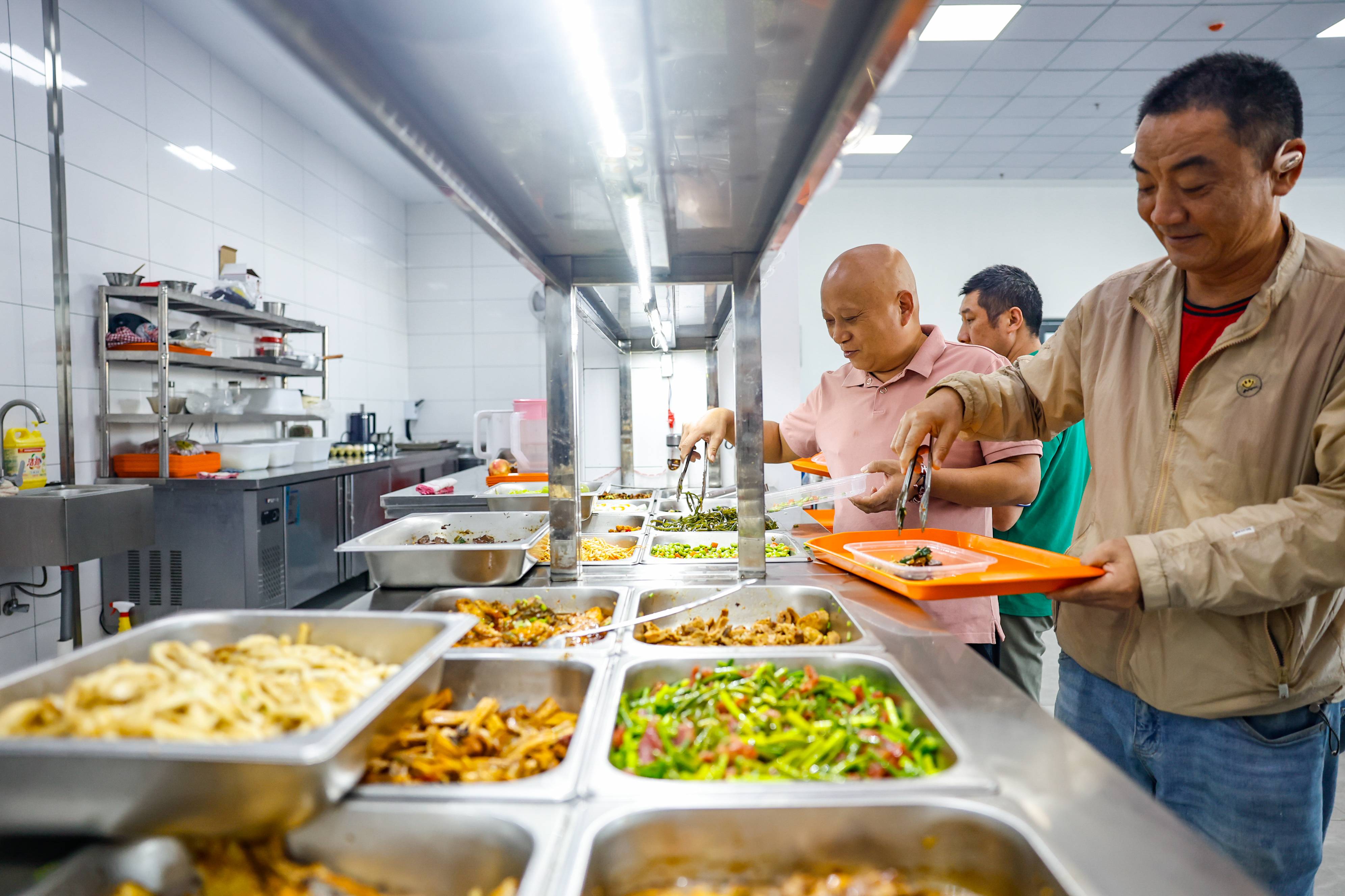 企业食堂变身惠民食堂