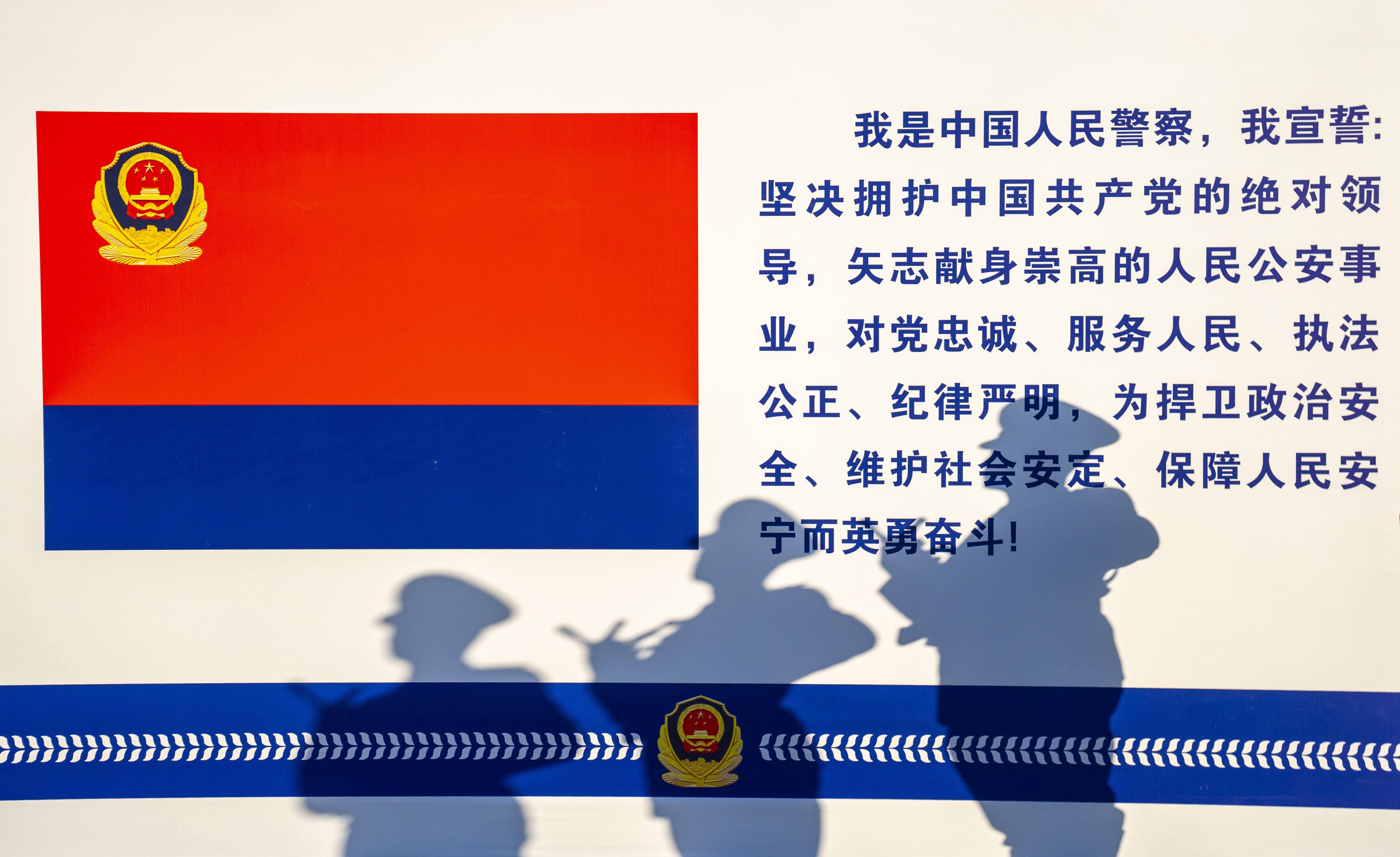 武汉交警重温誓词迎接人民警察节