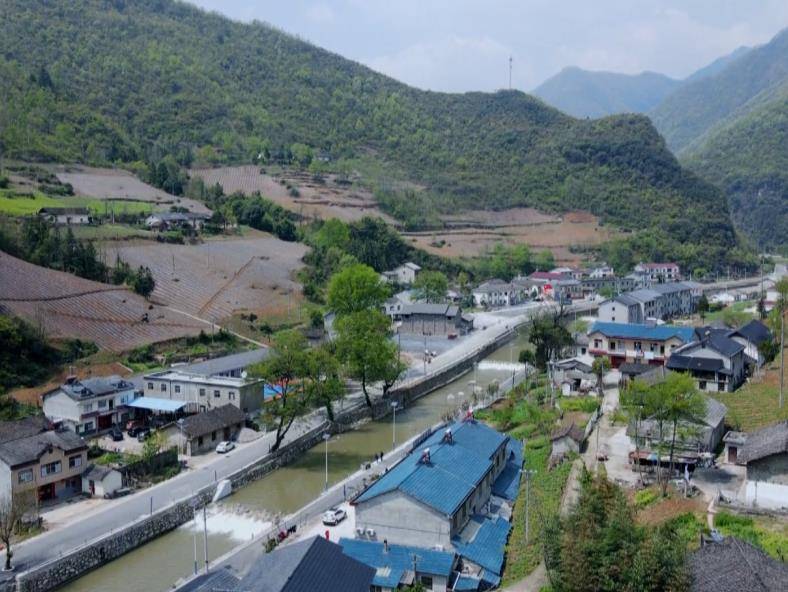 南河(神农架段).jpg