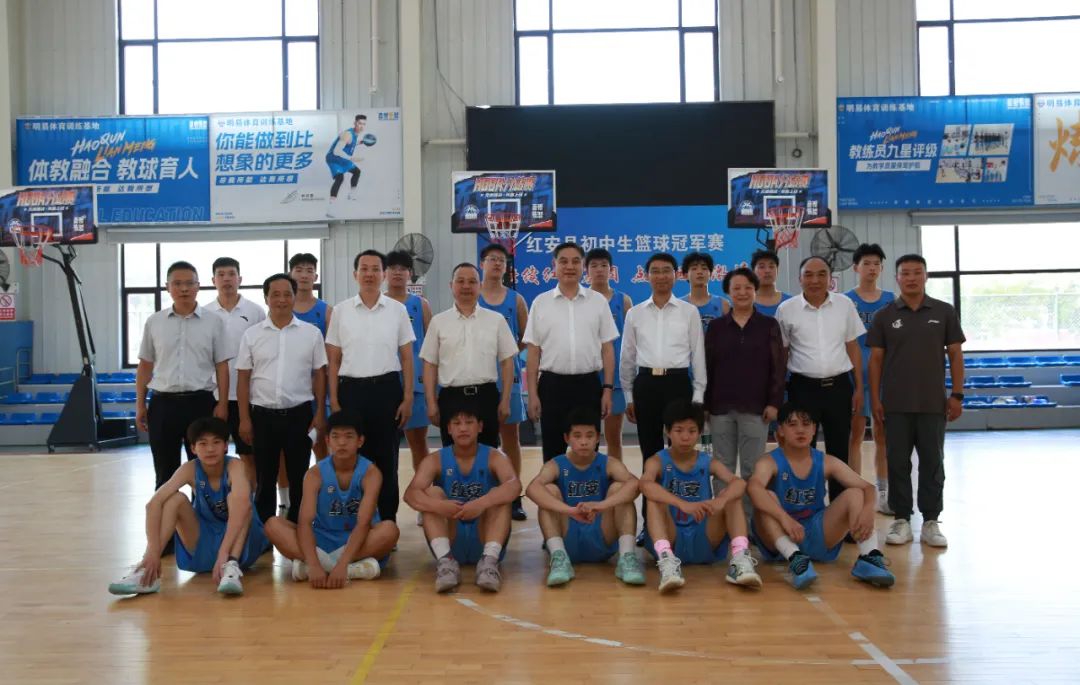 国家体育总局副局长张家胜到实验中学调研校园足球工作和“俱乐部进校园”情况 - 湖北日报新闻客户端