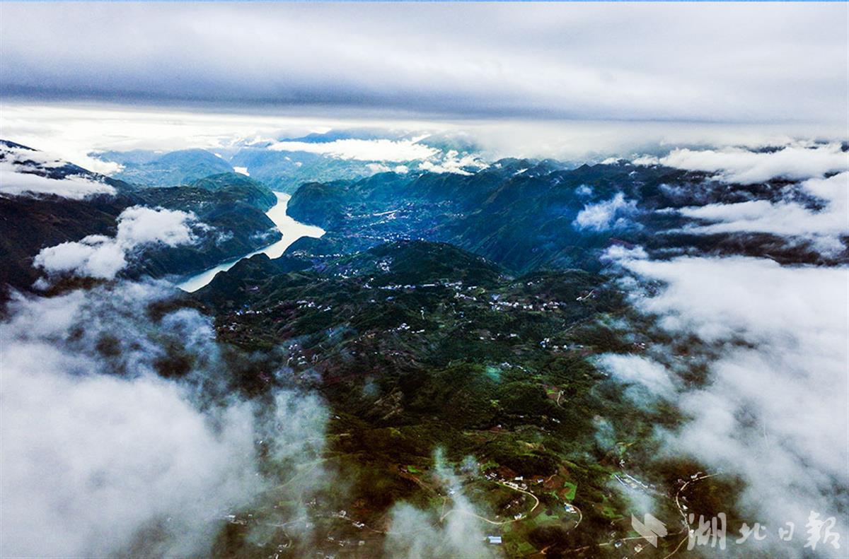 组图巫峡口赏雾气势磅礴