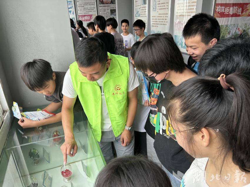 汉川市城隍中学夯实假前安全教育