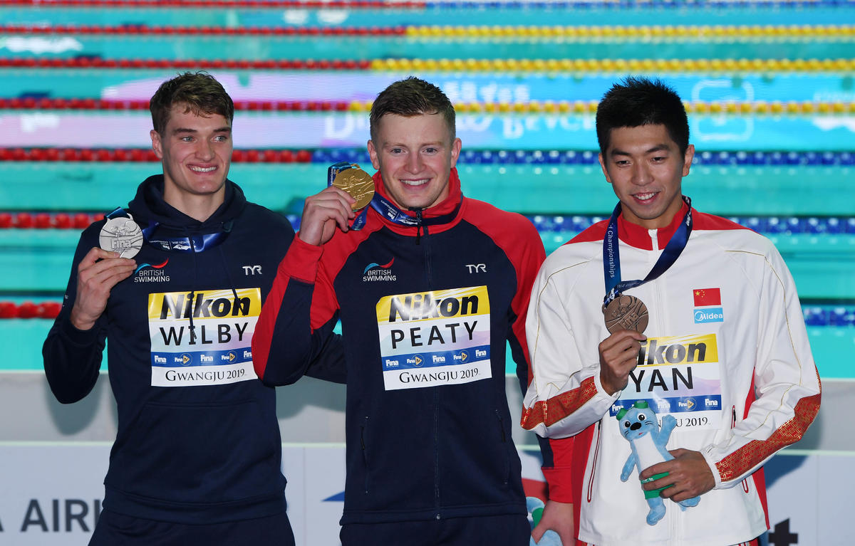 三代传奇蛙王相距70年穆祥雄曾启亮闫子贝隔空对话