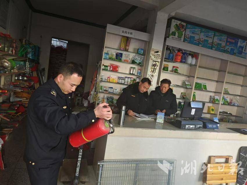 市农业农村局加强春节前农业投入品安全大检查.docx