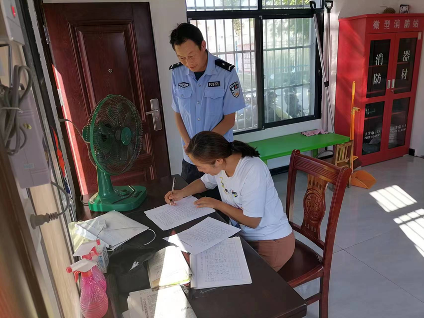 老河口袁冲乡:"警"然有序"护"你开学