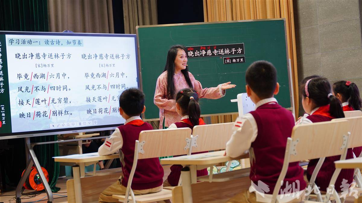 1诵读7.JPG 1诵读7.JPG