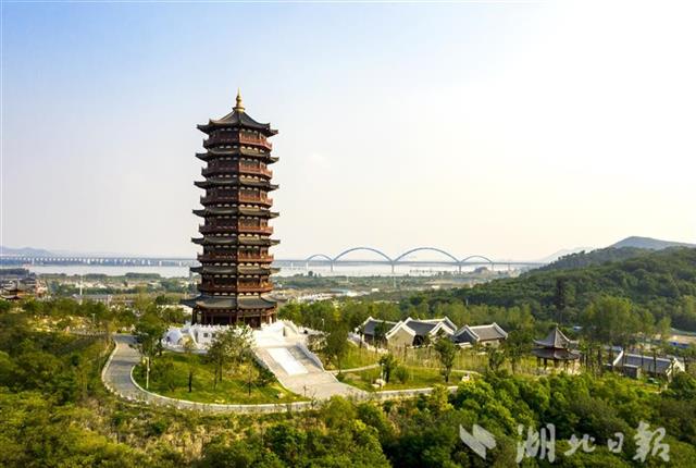 襄阳在擦亮岘山这个中华文化古地标.