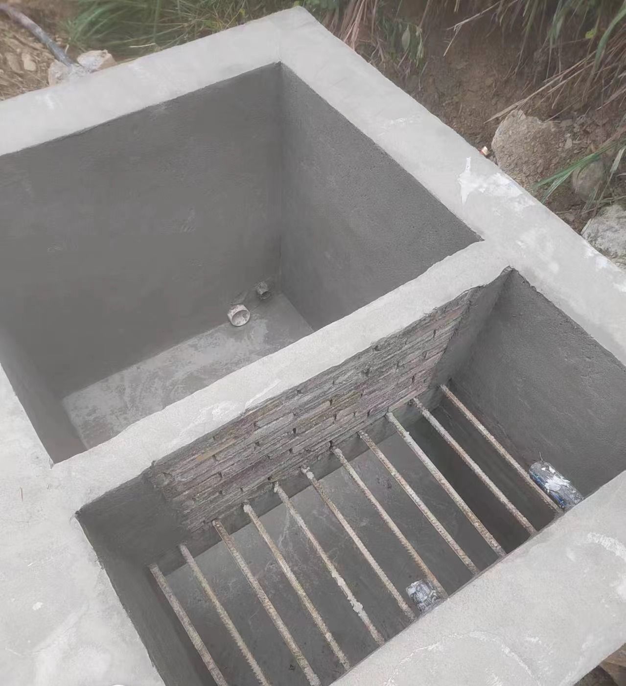 大幕乡桃花尖村村民齐赞新建蓄水池