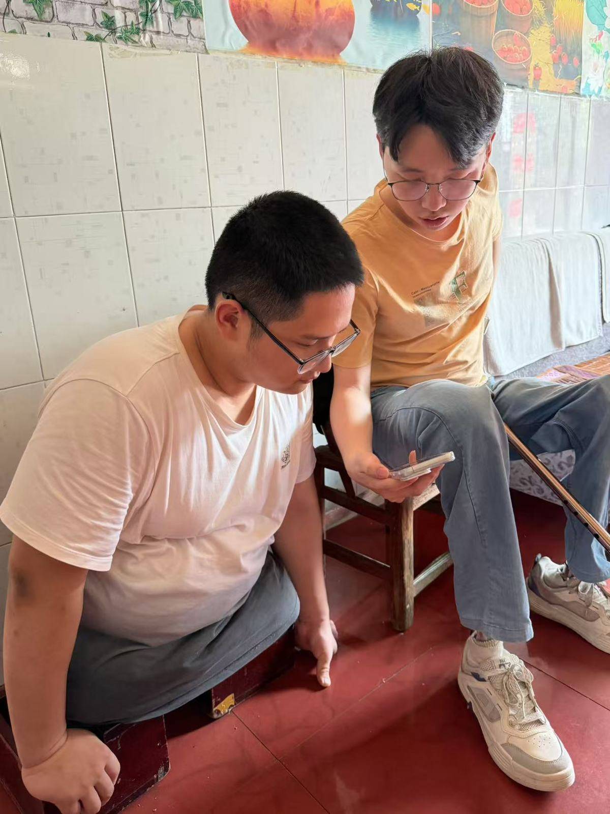 两个“半身少年”的十年“奔跑”：一个586分，一个保研，有望上同一所大学！(图3)