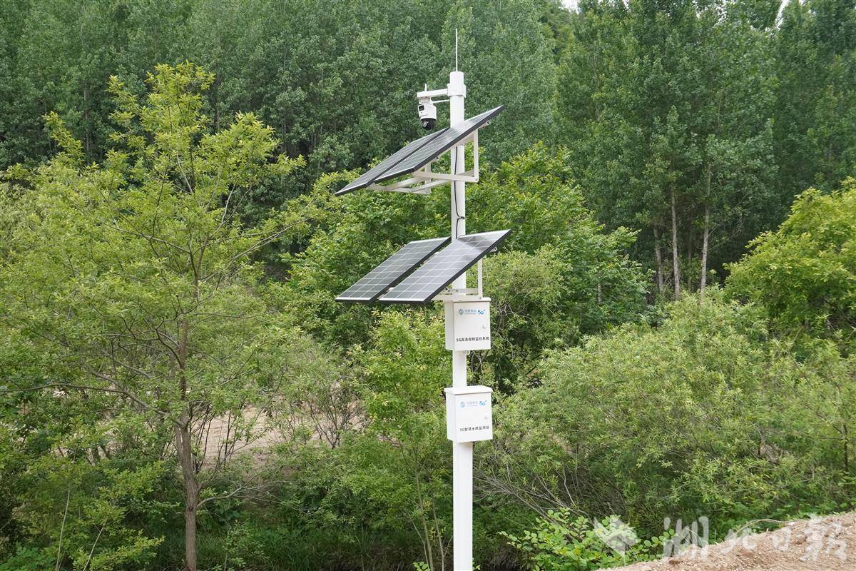 安装在农田里的智慧设备.jpg