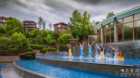 【热点关注】英山这个首强镇以"温泉"命名,"一池温泉一盏茶"声名远扬