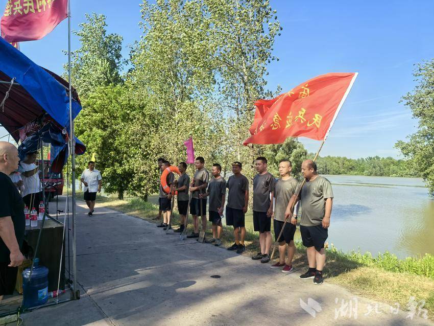 汉川市庙头镇民兵连,防汛护大堤!