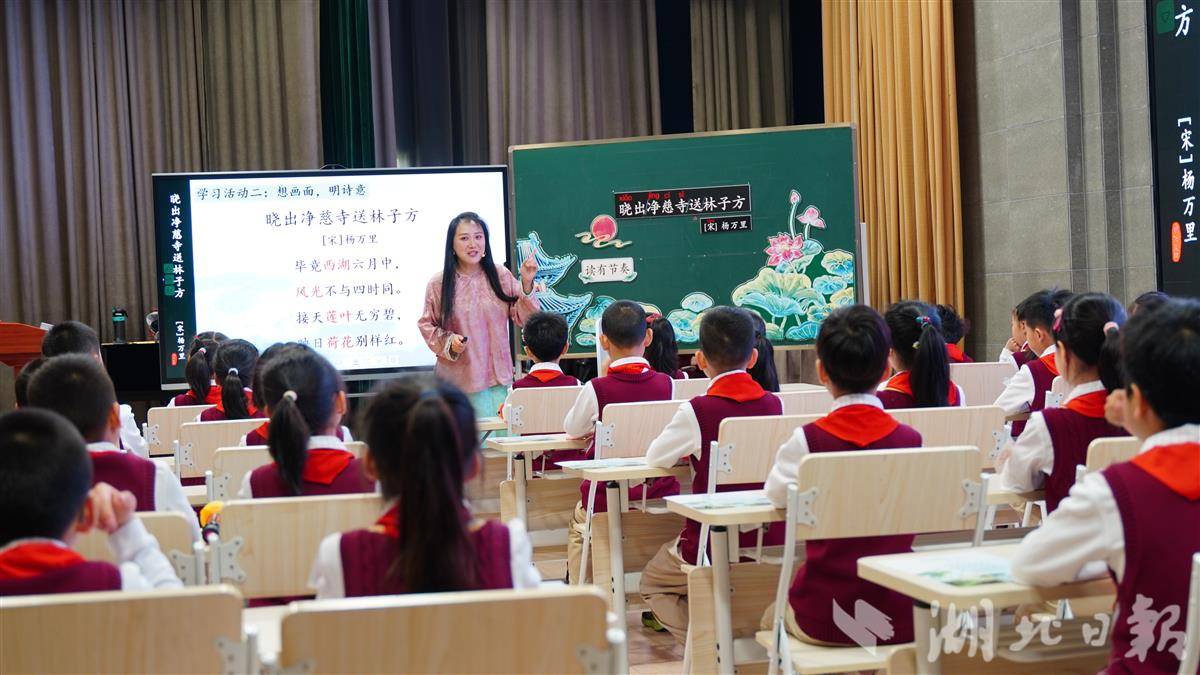 1诵读8.JPG 1诵读8.JPG