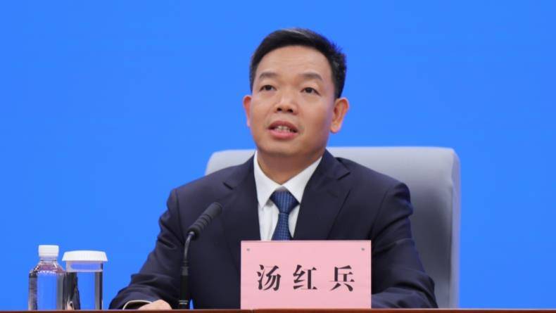 中共十堰市委常委、宣传部部长汤红兵.jpg