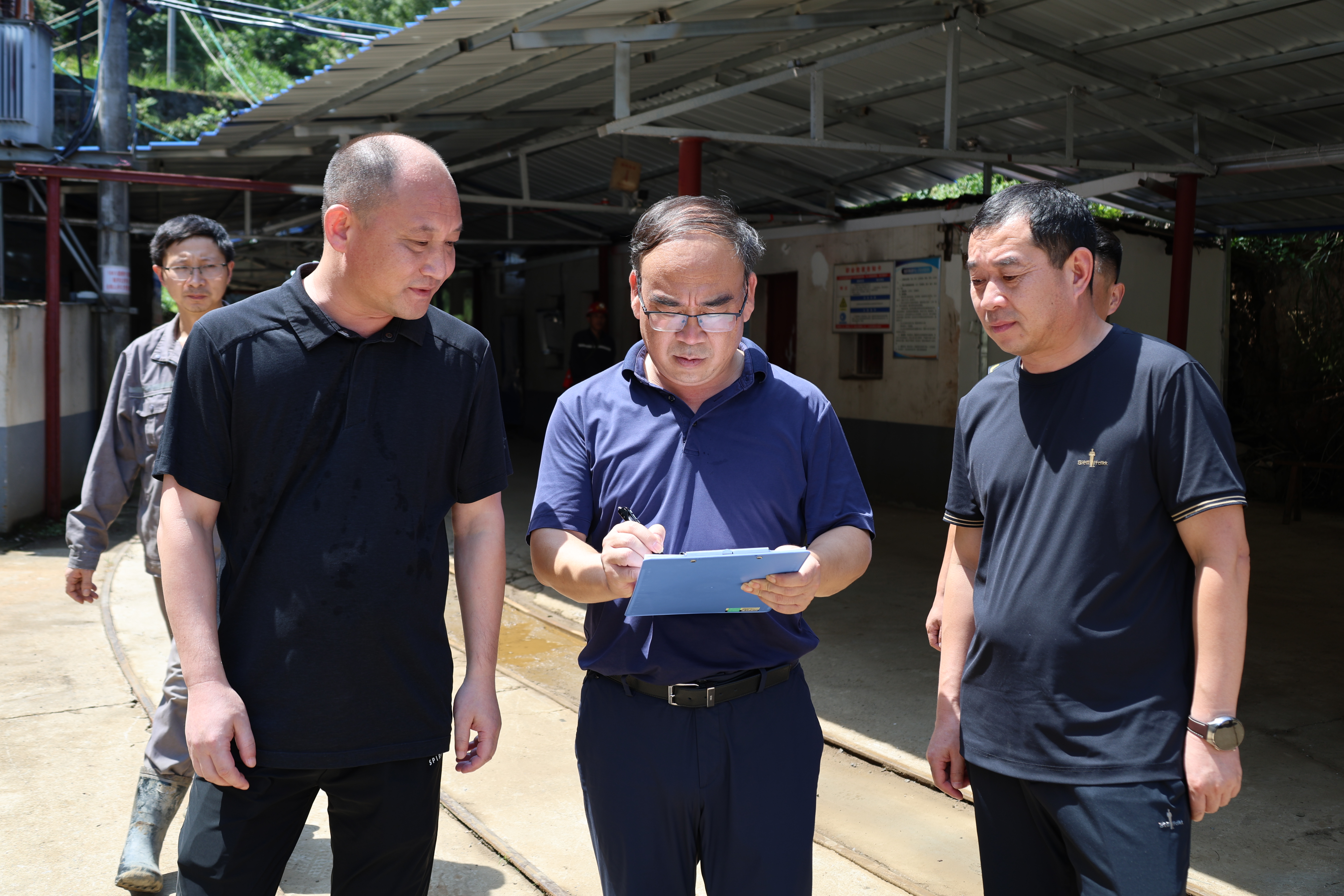 阳新:杨波深入非煤矿山企业开展安全生产专题调研