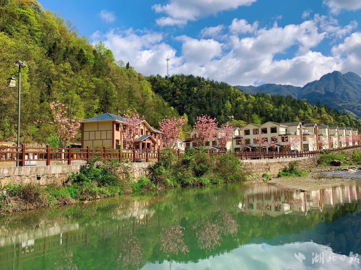 香龙村居民点。 两河口镇人民政府提供.jpg