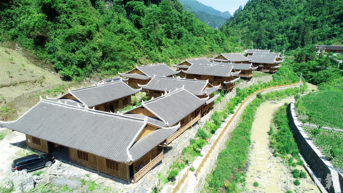 下基层察民情解民忧暖民心宣恩县长潭河侗族乡人居环境再提升扮靓美丽