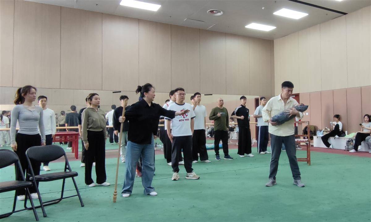 《大别山人》排练现场