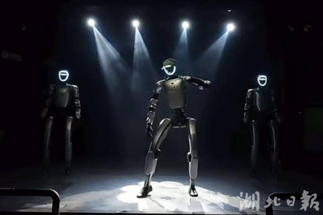 100集短剧 “女主”是个机器人