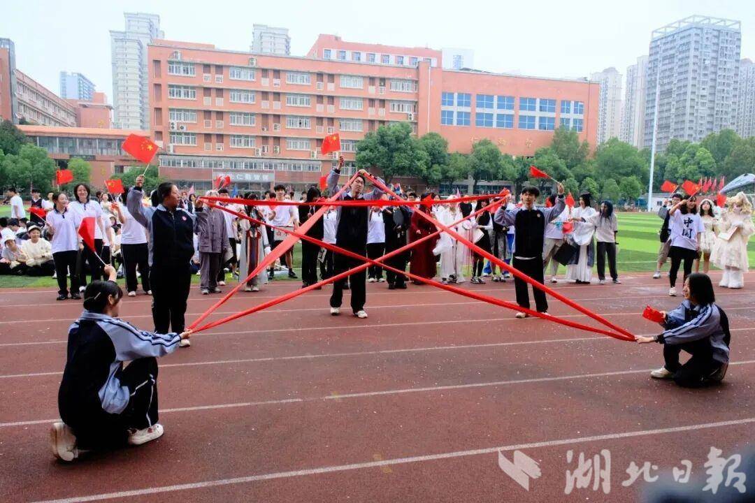 2025年9月30日武汉市汉铁高中运动会开幕式1.jpg