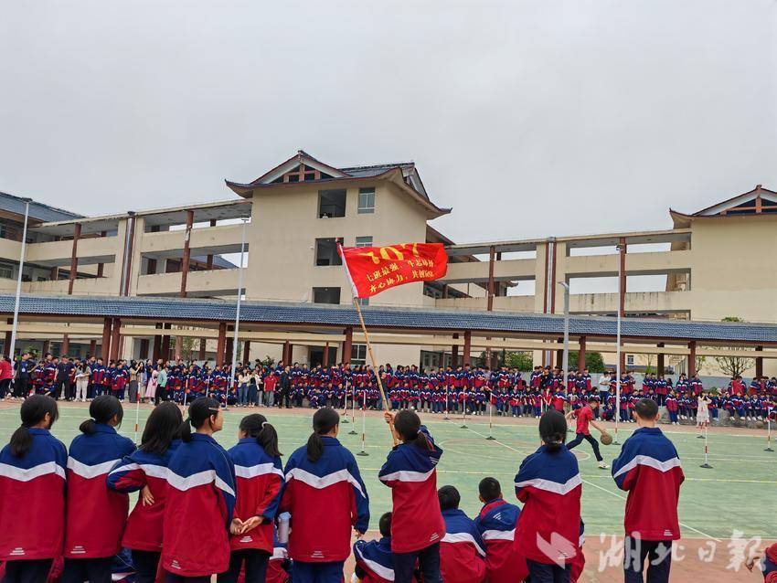 咸丰县曲江镇中小学开展"红五月"活动