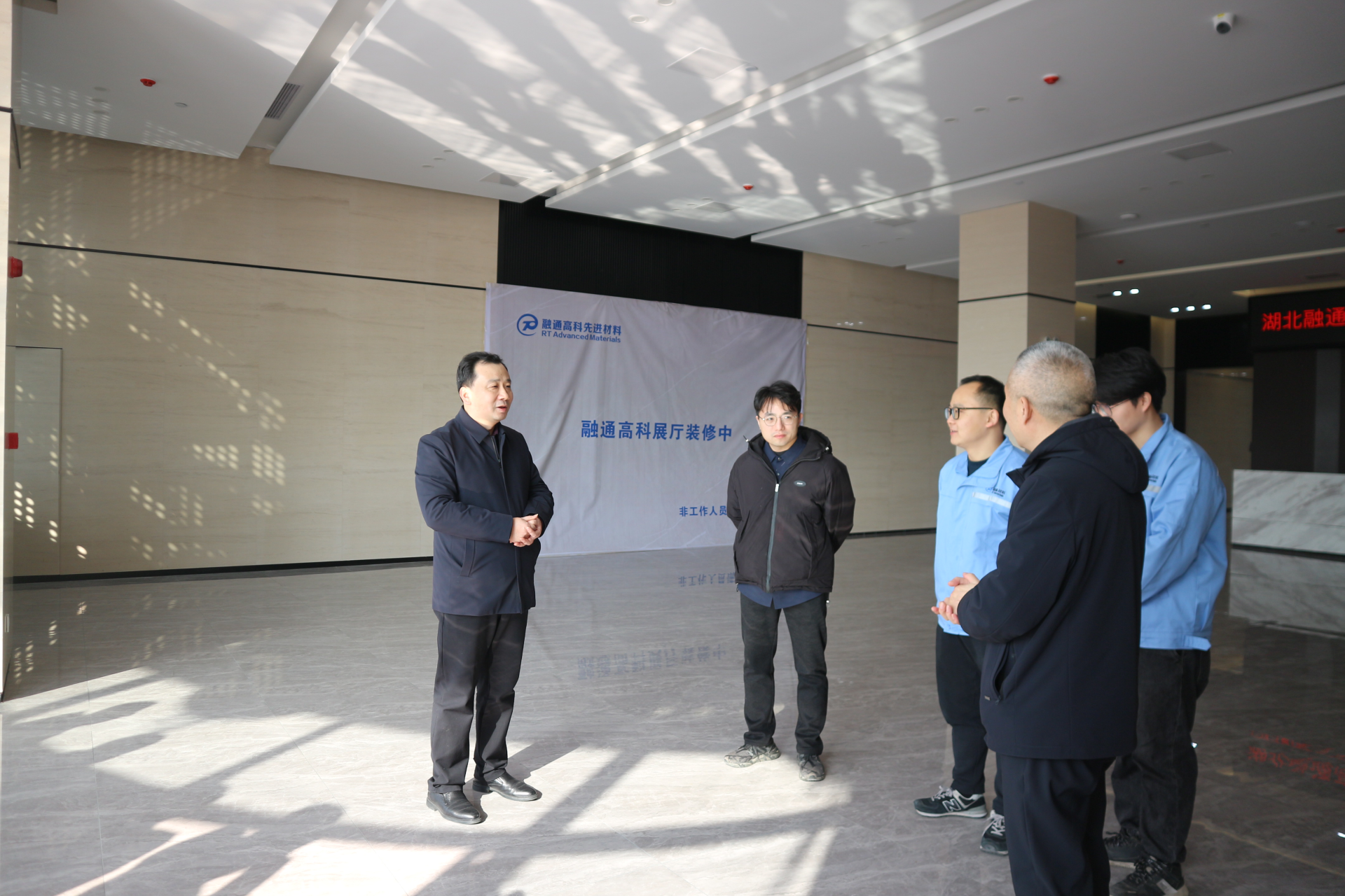 孙辄走访慰问离退休老干部、专家人才声声慰问传真情浓浓关怀暖人心 - 湖北日报新闻客户端