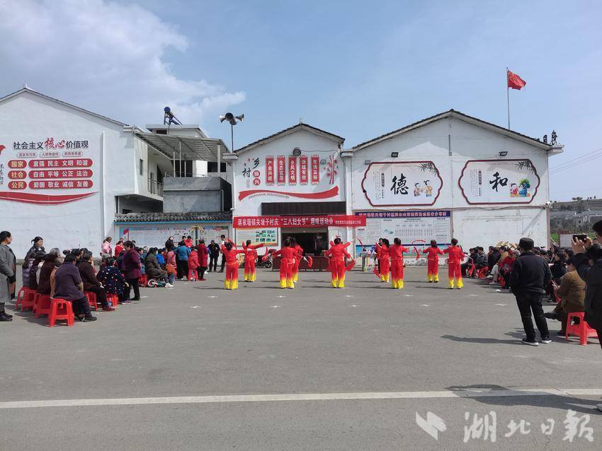 蒋家堰镇关垭子村举办庆"三八妇女节"趣味运动会 - 城关镇 - 竹溪新闻